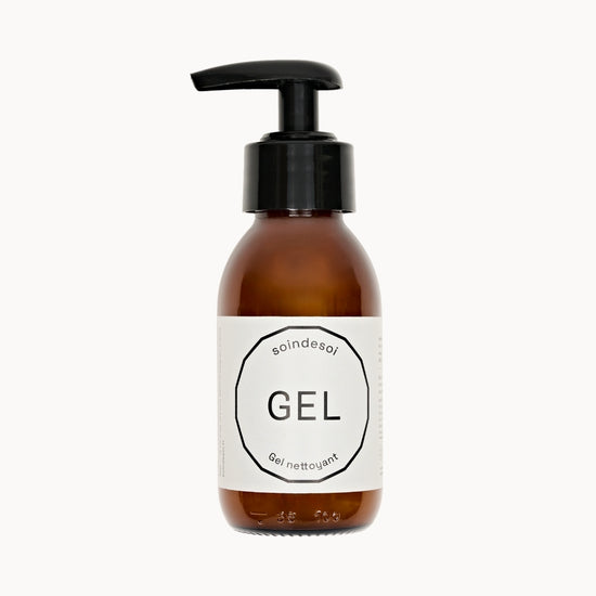 Nettoyant visage · 90 ml
Le basique qu’on emporte partout. Un nettoyant moussant aux extraits de concombre et de menthe verte qui retire les impuretés sans tirailler. 

Teint net et sensation de fraîcheur immédiate.