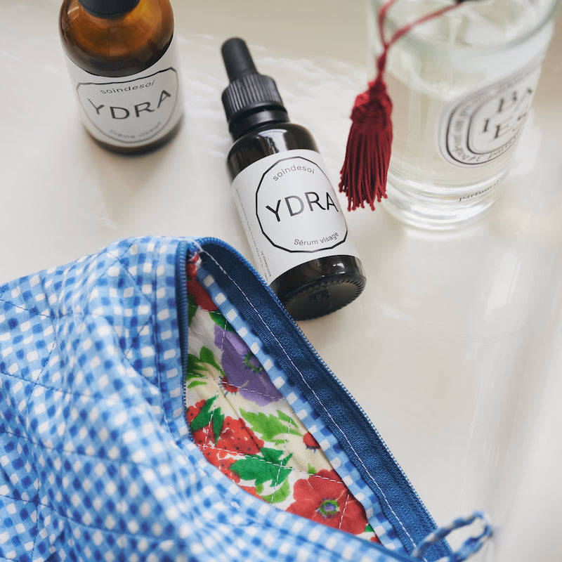 la trousse de l'été vichy par Soin de Soi en collaboration avec la maison de linge Lucas du Tertre