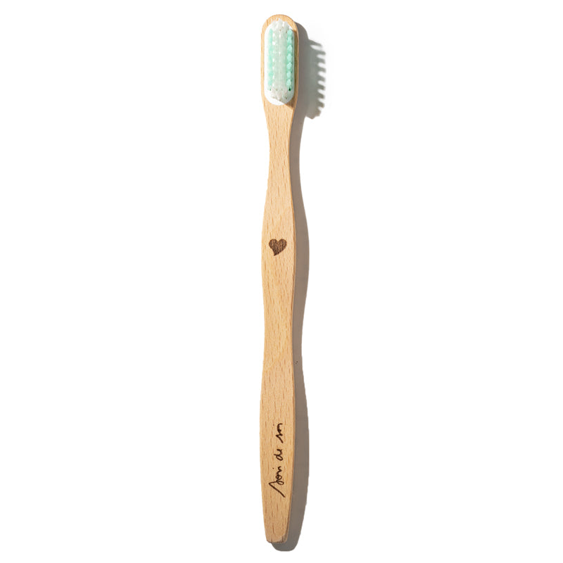 Brosse réutilisable à dents en bois de hêtre 100% française - Un brossage de dent doux et écologique - Soin de Soi